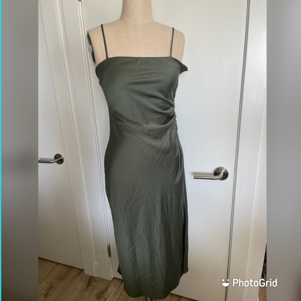 Like new Zara midi dress- beautiful deep olive color!